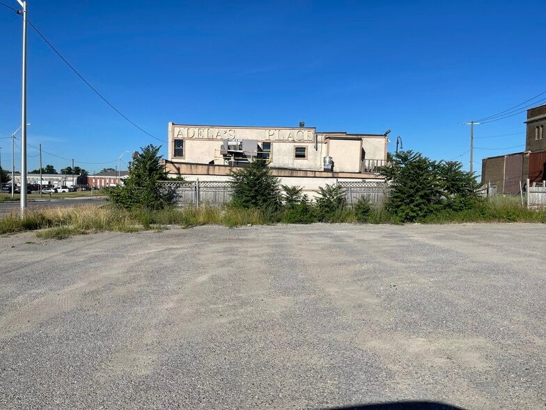 More Photos Of 4438-4466 W Fort St, Detroit Bar For Sale