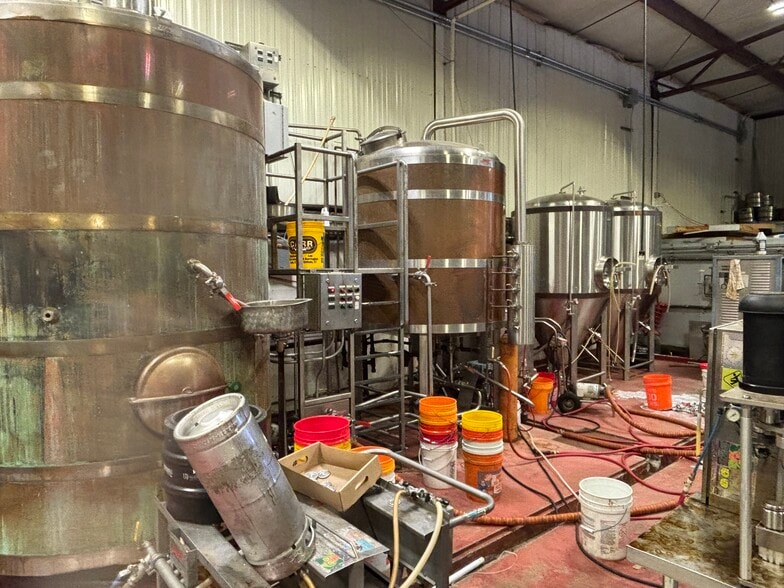 More Photos Of 11 Gifford St, Pittsfield Warehouse For Sale