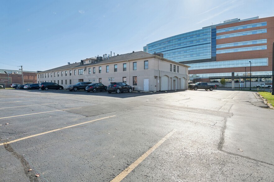 More Photos Of 1600 W Dempster St, Park Ridge Medical For Lease
