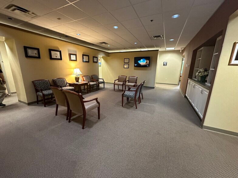 More Photos Of 240 W Cook Rd, Mansfield Medical For Sale