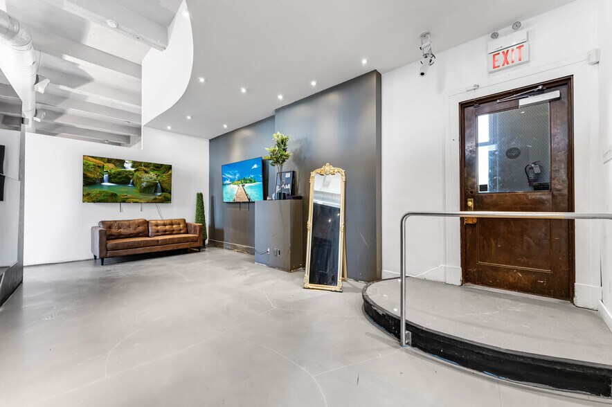 More Photos Of 43-45 Eccles St, Ottawa Office For Sale