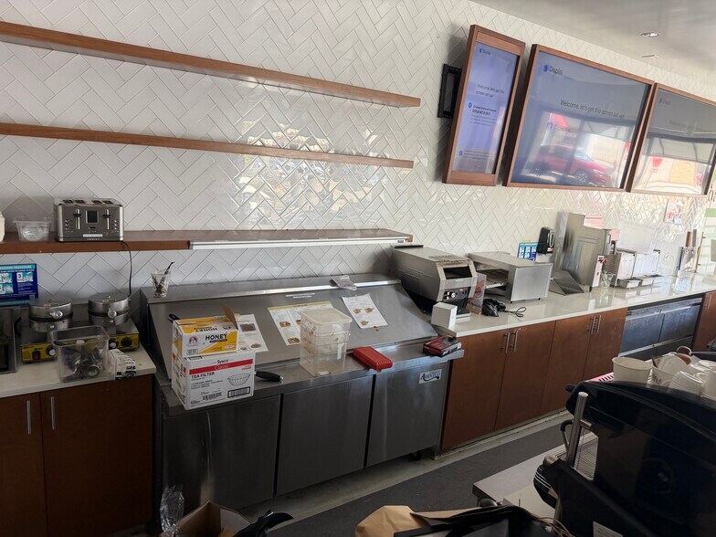 More Photos Of 226 Marine Ave, Newport Beach Storefront For Lease