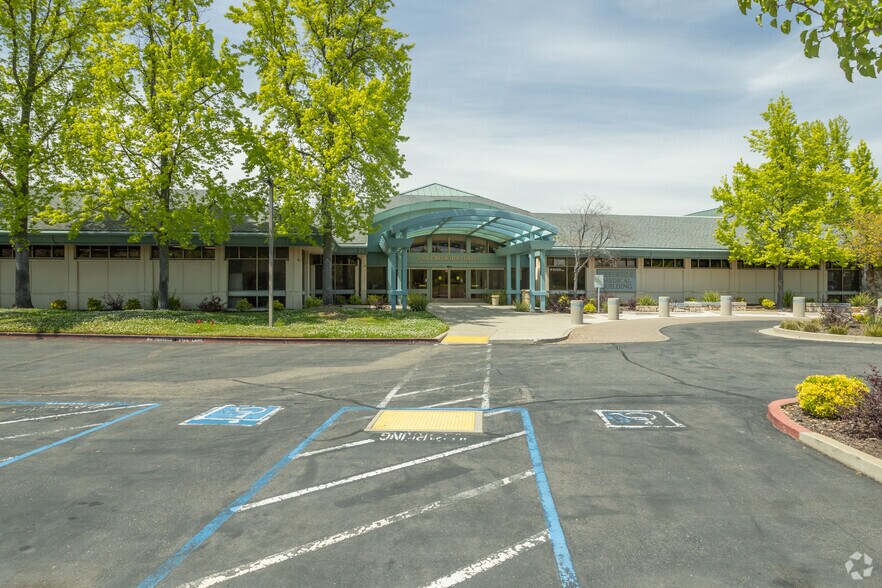 More Photos Of 1561 Creekside Dr, Folsom Medical For Lease