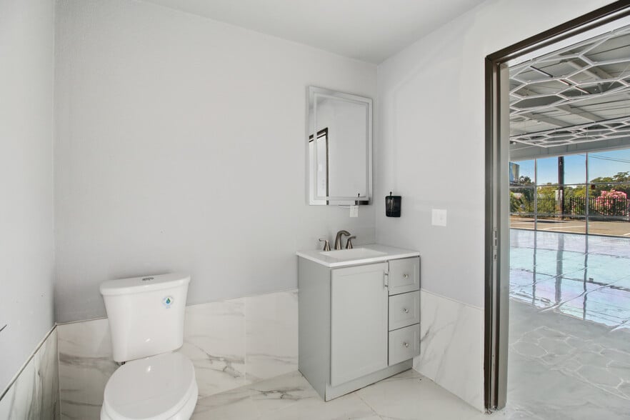 More Photos Of 4554 Auburn Blvd, Sacramento Auto Dealership For Sale