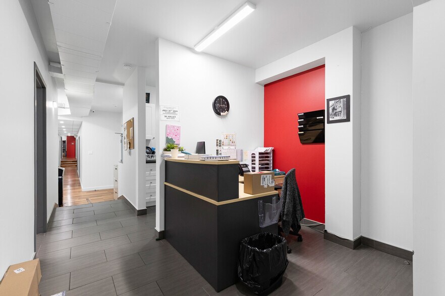 More Photos Of 5220 Av Du Parc, Montréal Office For Sale