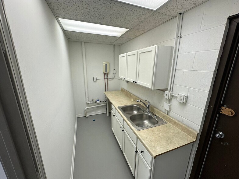 More Photos Of 4000-4010 N Nashville Ave, Chicago Unknown For Lease