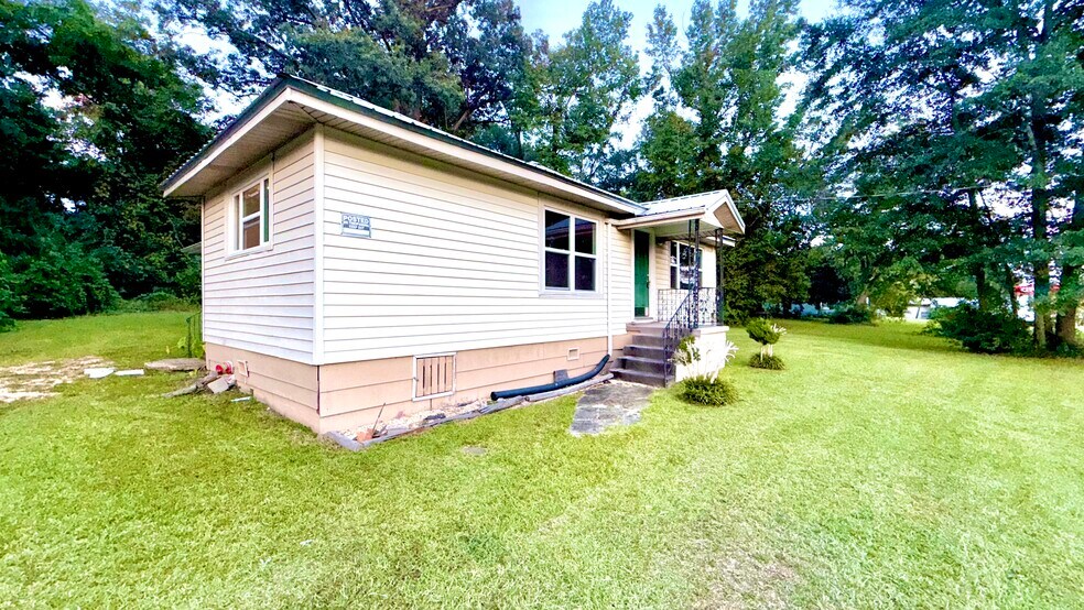 More Photos Of 4010 US-31, Clanton General Retail For Sale