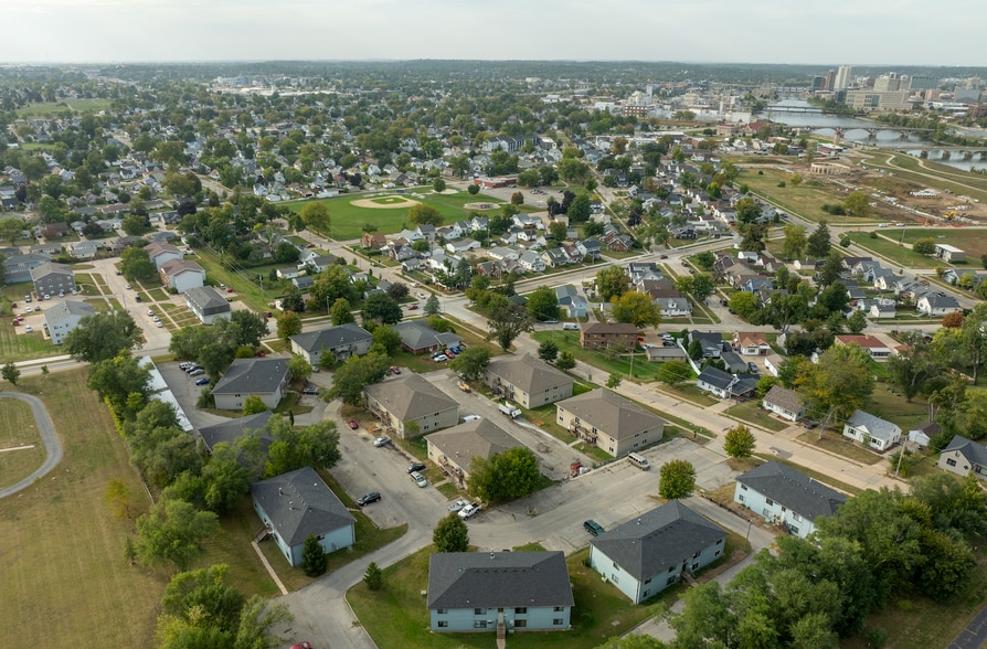 More Photos Of 25-85 Aossey Ln SW, Cedar Rapids Apartments For Sale