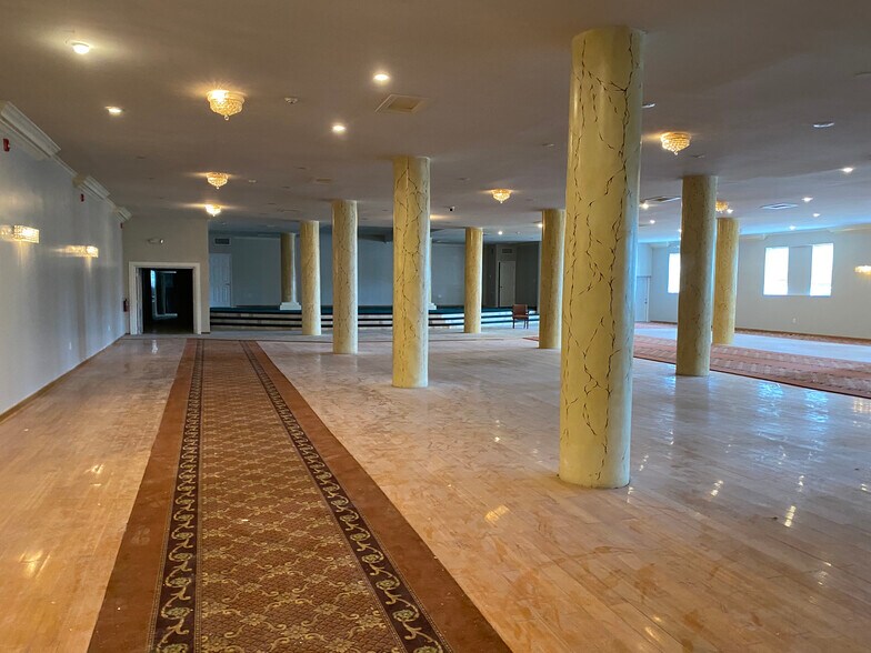 More Photos Of 2613 W Hunting Park Ave, Philadelphia Light Distribution For Lease