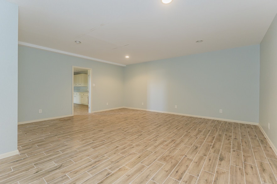 More Photos Of 2415 Church St, Galveston Light Distribution For Lease