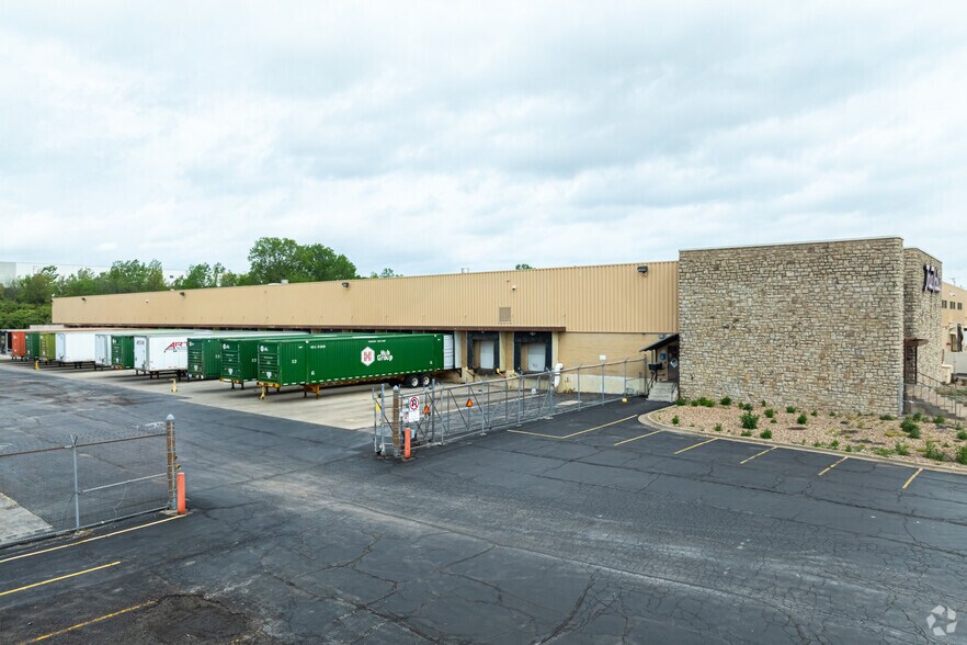 More Photos Of 14900 US 71, Kansas City Distribution For Lease