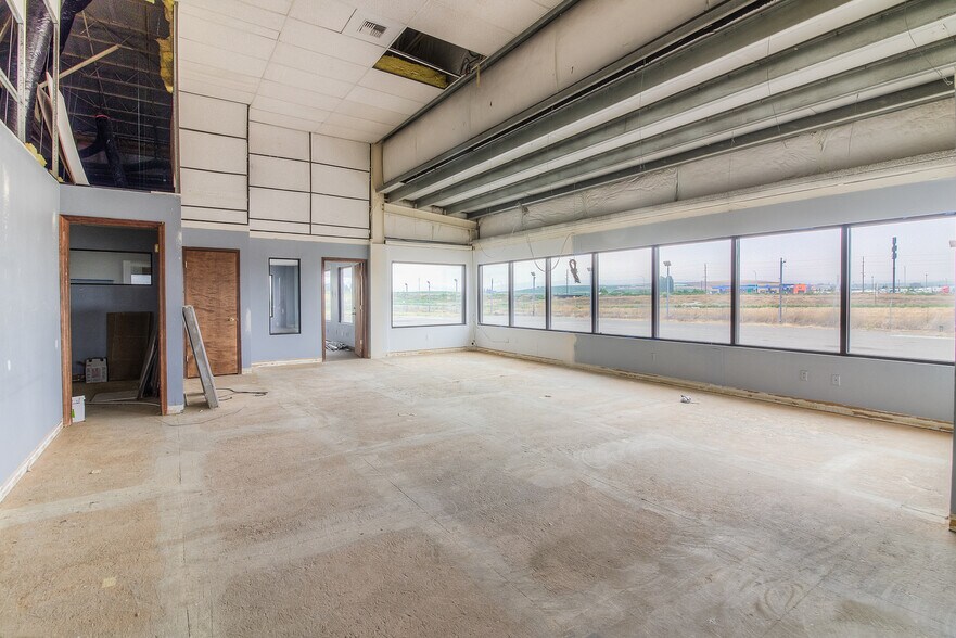 More Photos Of 501 Stover Rd, Grandview Industrial For Sale