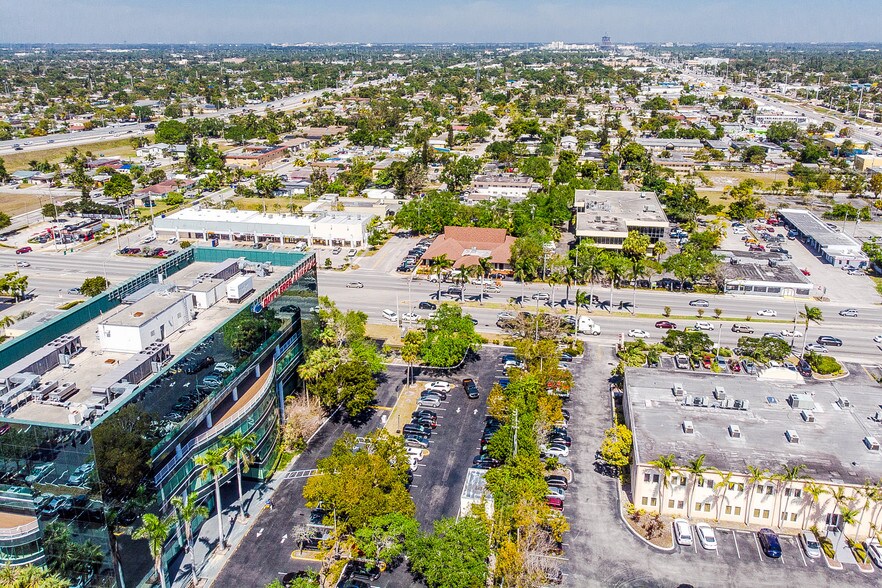 More Photos Of 6100 Hollywood Blvd, Hollywood Office For Lease