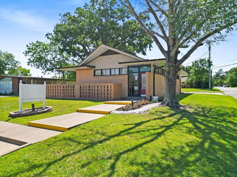 More Photos Of 601 Mary Lake Dr, Bryan Office Residential For Lease