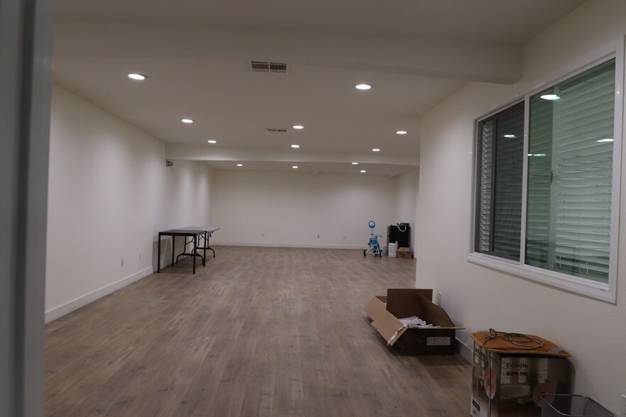 More Photos Of 1375 E 15th St, Los Angeles Warehouse For Sale