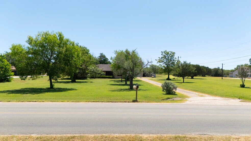 More Photos Of 12409 Lowden Ln, Manchaca Flex For Sale