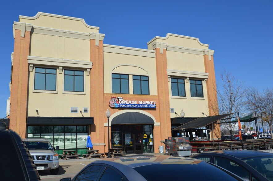 More Photos Of 200 N Mesquite St, Arlington General Retail For Lease