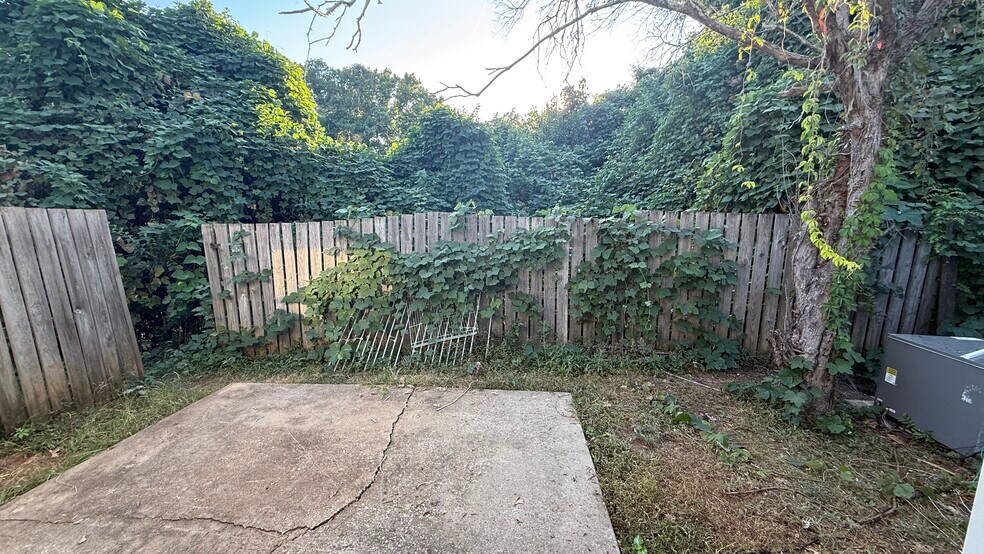 More Photos Of 111 Taylor Dr, Lexington Multifamily For Sale