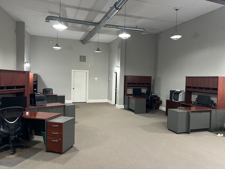 More Photos Of 127 W Taylor St, Grant Park Multifamily For Sale