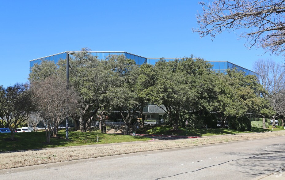 More Photos Of 14875 Landmark Blvd, Addison Office For Sale