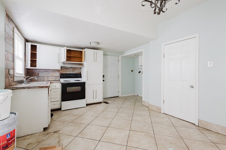 More Photos Of , Lexington Specialty For Sale