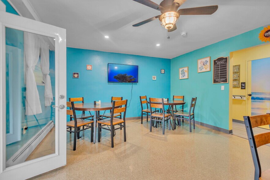 More Photos Of 106 Carr St, Nicholson Assisted Living For Sale