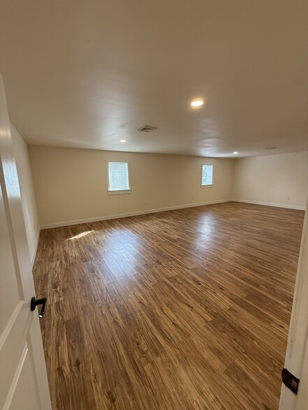 More Photos Of 955 W Main St, Mount Joy Storefront Retail Office For Lease