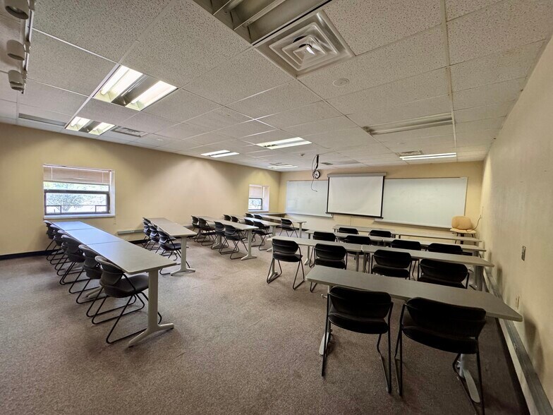 More Photos Of 208 S Johnson St, Macomb Schools For Sale