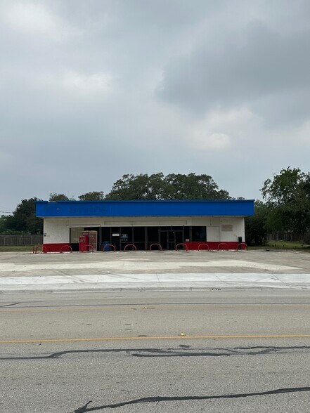 Primary Photo Of 246 Pearl st, Goliad Storefront For Sale