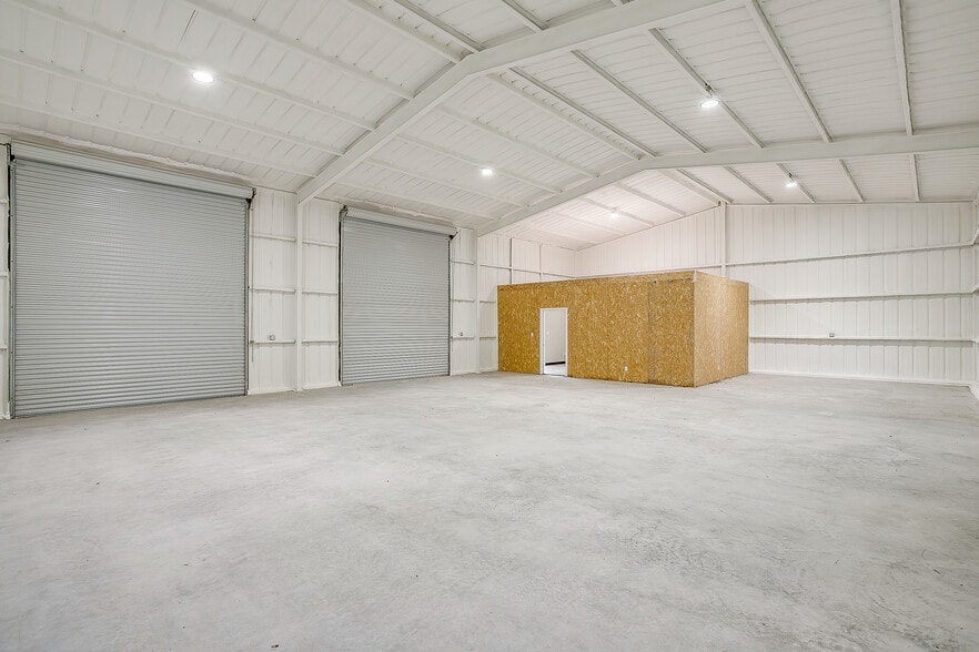 More Photos Of 113 Bennett Hills dr, Weatherford Warehouse For Sale