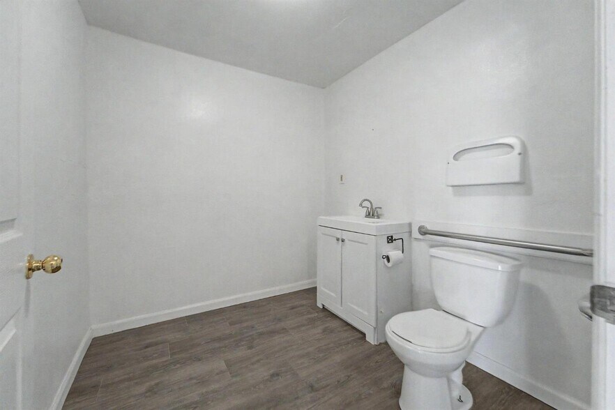 More Photos Of 1835 N Beale Rd, Marysville Office For Sale