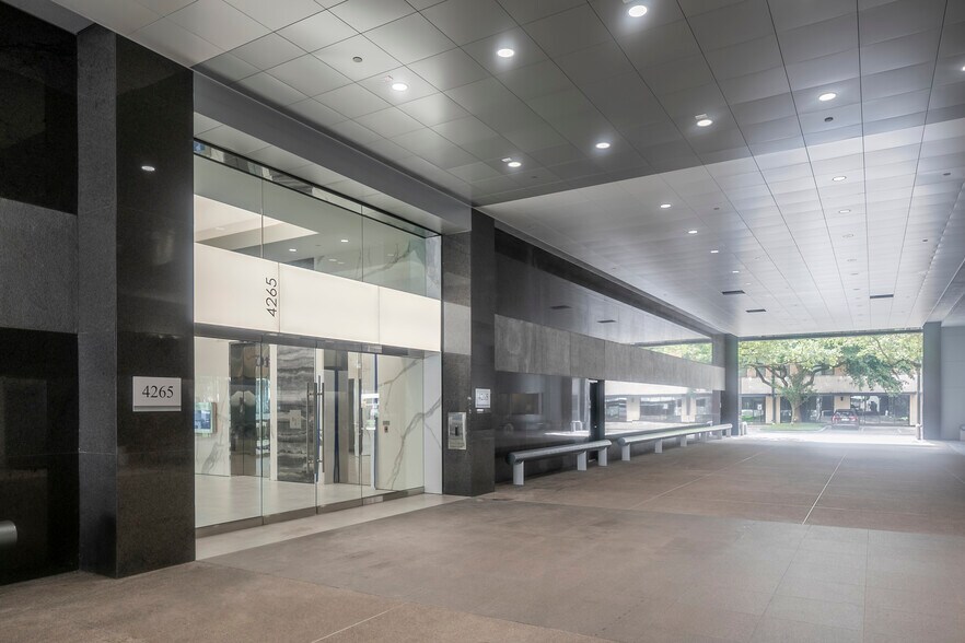 More Photos Of 4265 San Felipe St, Houston Office For Lease