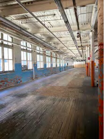 More Photos Of 25-143 King St, New Bedford Light Manufacturing For Sale