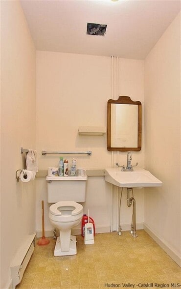 More Photos Of 231 Clinton Ave, Kingston Loft Creative Space For Sale