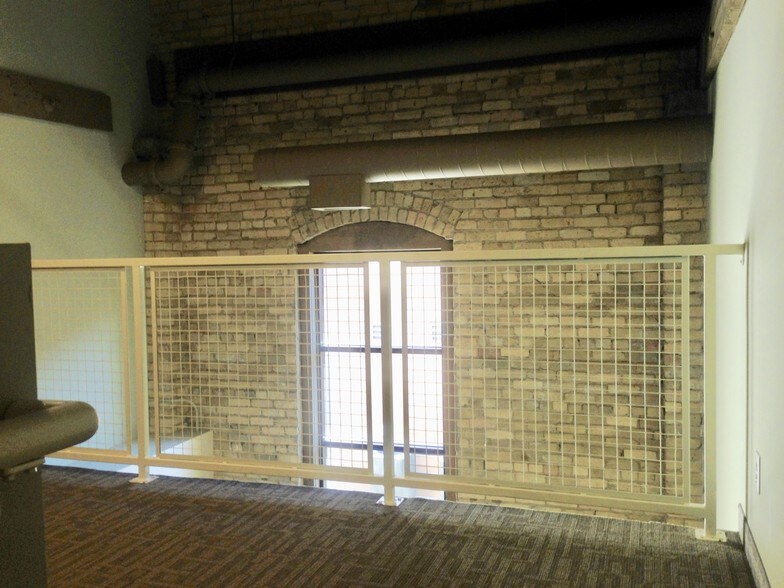 More Photos Of 2324 University Ave W, Saint Paul Loft Creative Space For Lease