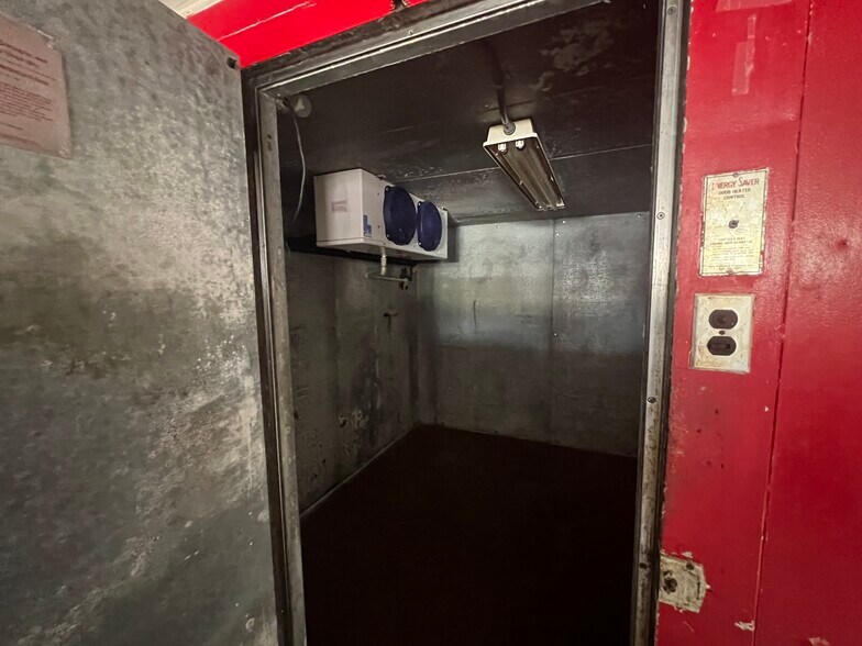 More Photos Of 3450 Demetropolis Rd, Mobile Restaurant For Sale