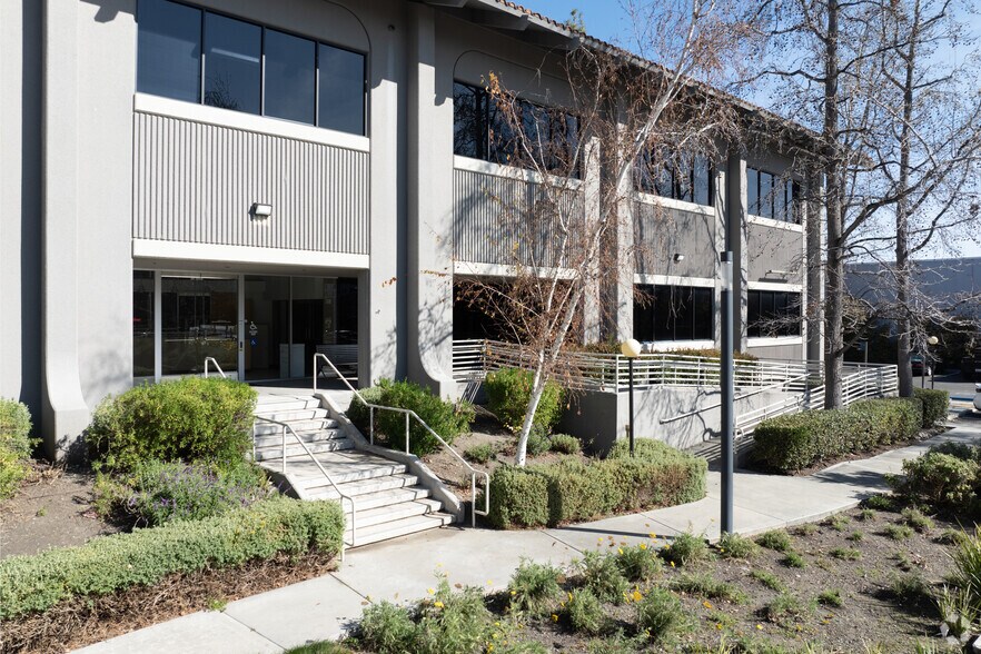 More Photos Of 3380 Central Expy, Santa Clara Flex For Sale