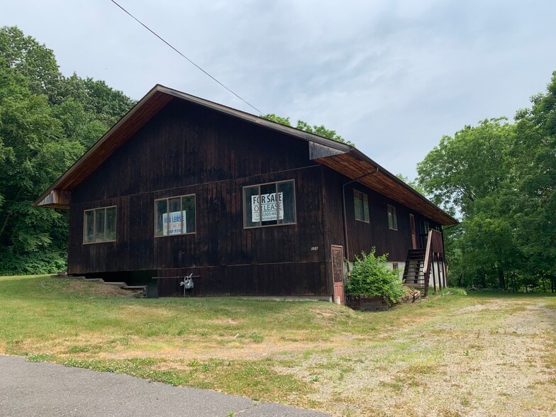 More Photos Of 222 Pines Bridge Rd, Beacon Falls Flex For Sale