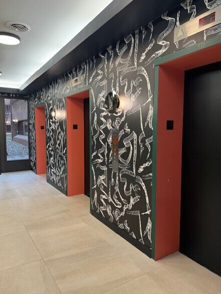 More Photos Of 2001 Killebrew Dr, Bloomington Office For Lease