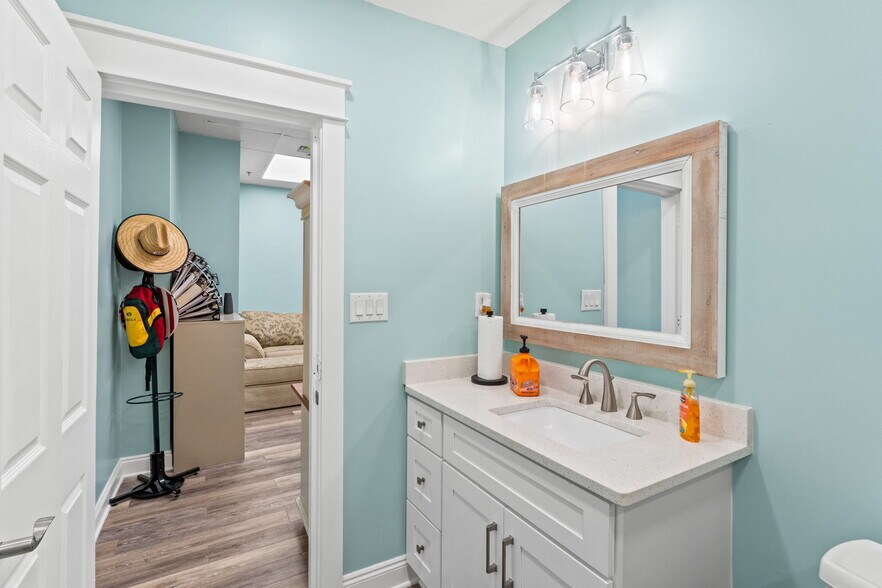 More Photos Of 5420 Hickory St, Panama City Office For Sale