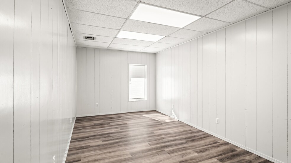 More Photos Of 8720 S Penn Ave, Oklahoma City Office For Sale