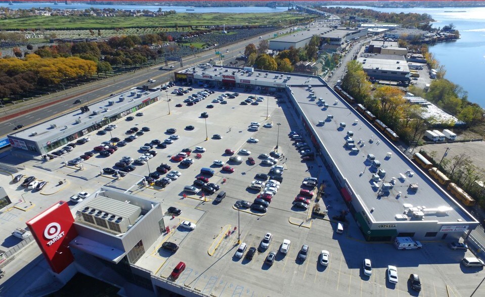 More Photos Of Hutchinson River Pky @ Wennerplace, Bronx Unknown For Lease
