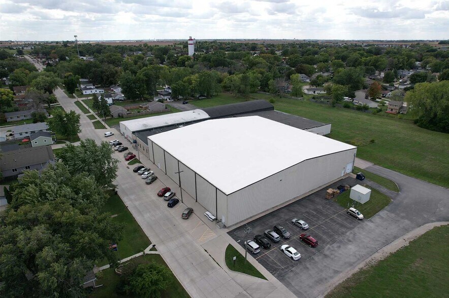 More Photos Of 512 NE Main St, Grimes Distribution For Sale