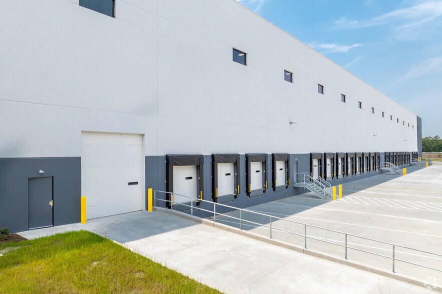 More Photos Of 620 W Commodore Boulevard, Jackson Distribution For Lease