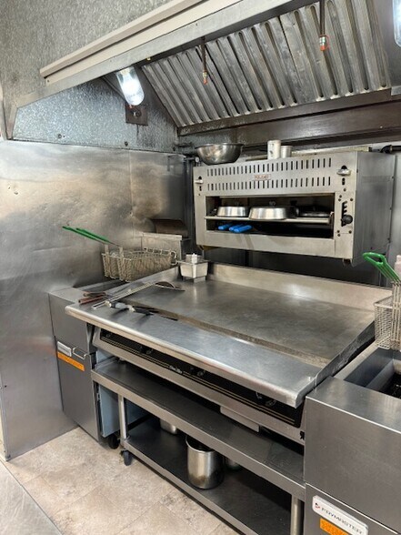 More Photos Of 2079 Spruce St, Ranier Restaurant For Sale