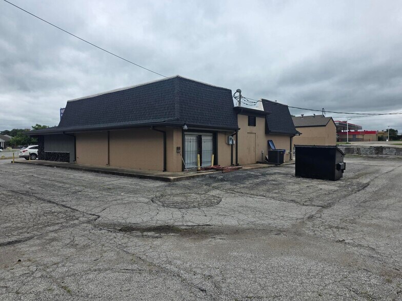 More Photos Of 12804 Us-71 Hwy, Grandview Freestanding For Sale