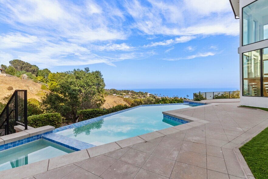 More Photos Of 6380 Meadows Ct, Malibu Rehabilitation Center For Lease