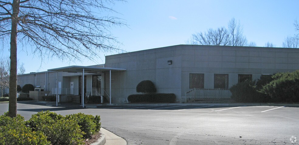 More Photos Of 3587 Parkway Ln, Peachtree Corners Light Distribution For Lease