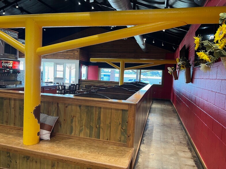 More Photos Of 10811 NE 23rd St, Spencer Restaurant For Lease