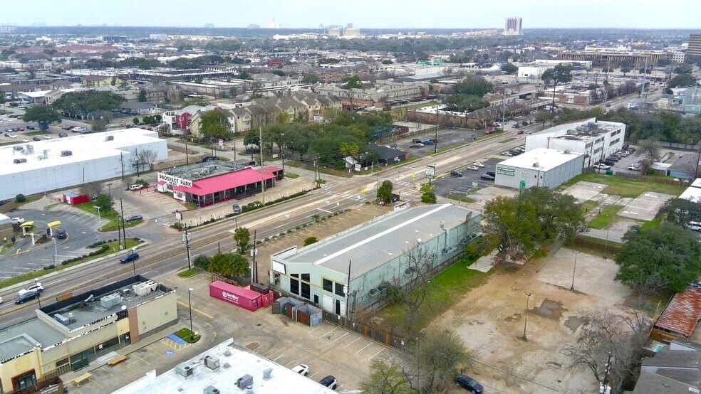 More Photos Of 3101-3121 Fountain View Dr, Houston Unknown For Lease